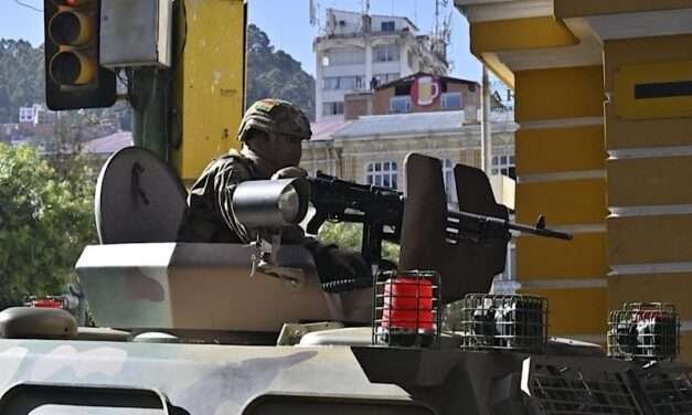 Tentativa de Golpe na Bolívia Enquanto Presidente Apela à Mobilização Popular