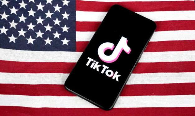 TikTok parcialmente operacional nos EUA após suspensão