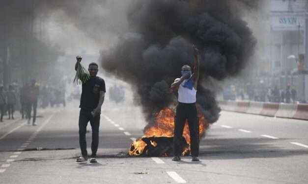 Manifestantes Atacam Embaixadas em Kinshasa em Protesto Contra Conflito no Leste da RDC