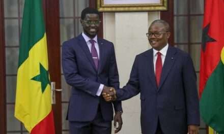 “O Presidente do Senegal foi recebido com honras de Estado na Guiné-Bissau, num gesto que reforça os laços diplomáticos e de cooperação entre os dois países.”