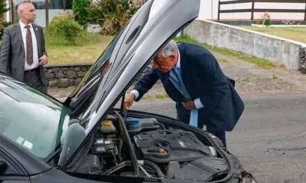 Carro de Marcelo Rebelo de Sousa avaria nos Açores e é substituído