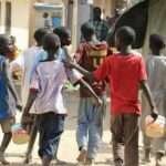 Mais de 2.000 crianças guineenses forçadas a mendigar nas ruas de Dakar e enfrentam fome extrema