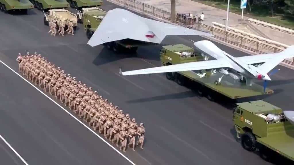 China exibe arsenal militar e afirma-se como potência “imparável”