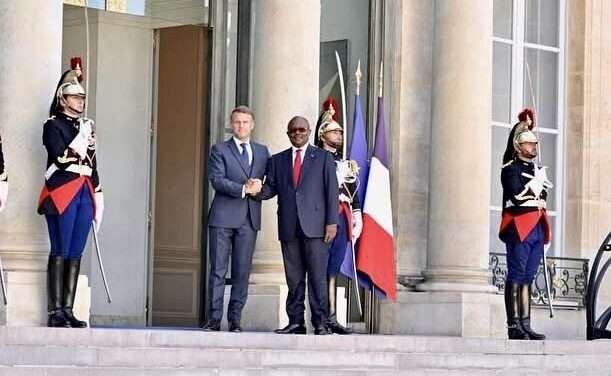 Presidente da República recebido por Emmanuel Macron no Palácio do Eliseu