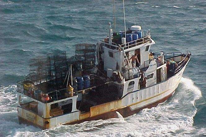 Marinha francesa apreende quase 10 toneladas de cocaína ao largo da costa de África Ocidental