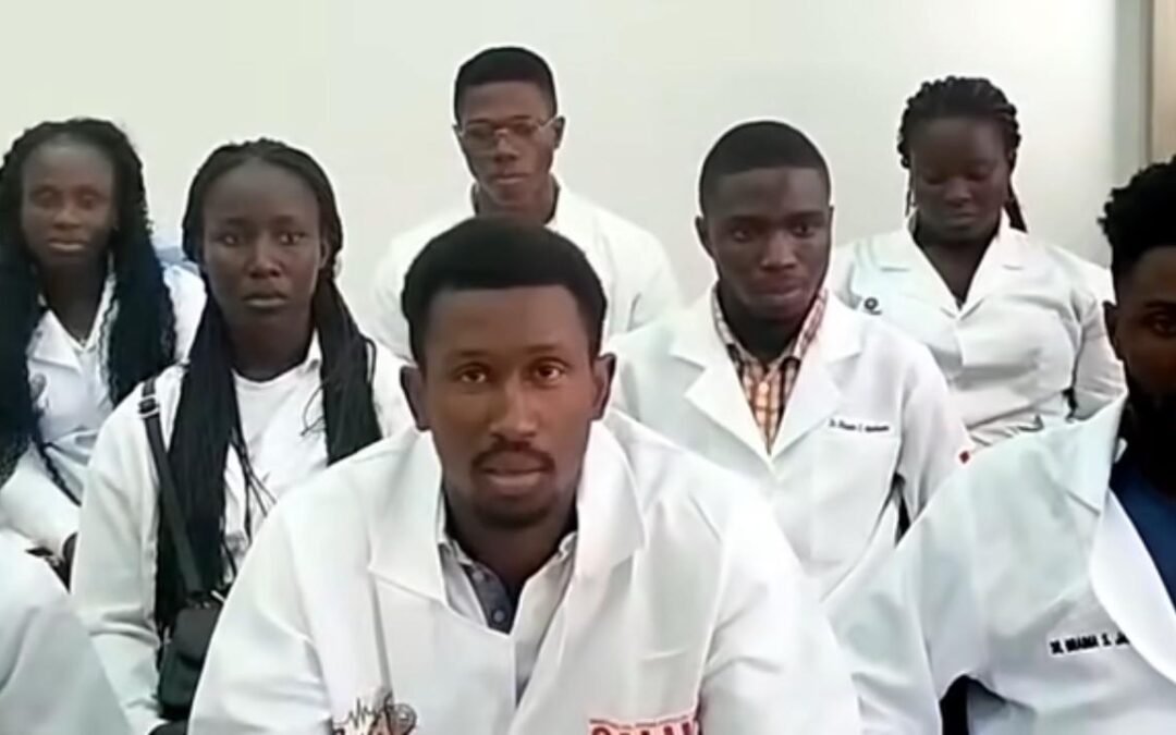 Médicos guineenses em formação na Venezuela denunciam 20 meses sem salários.
