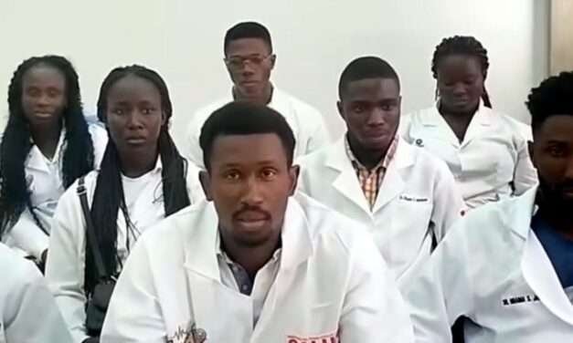 Médicos guineenses em formação na Venezuela denunciam 20 meses sem salários.