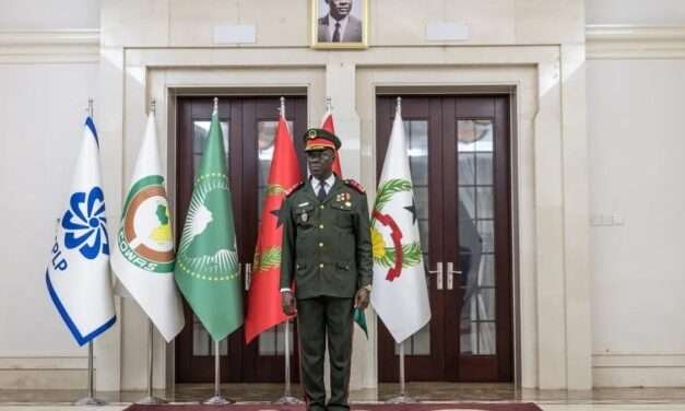 Presidente da República de Transição exonera Gabinete e nomeia nova equipa presidencial