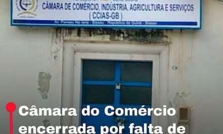 Câmara do Comércio encerrada por falta de pagamento da renda