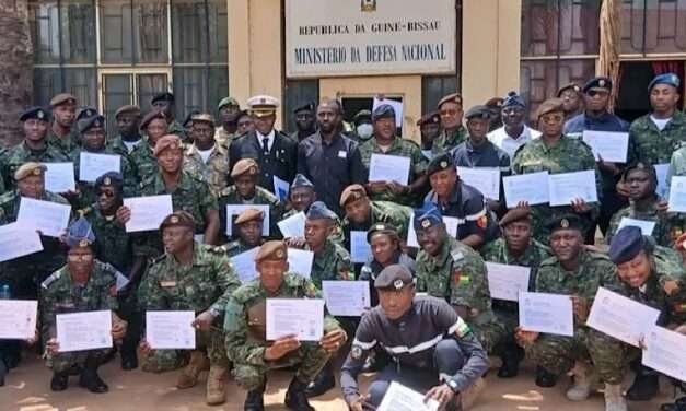 Ministério da Defesa entrega certificados a militares formados em várias especialidades