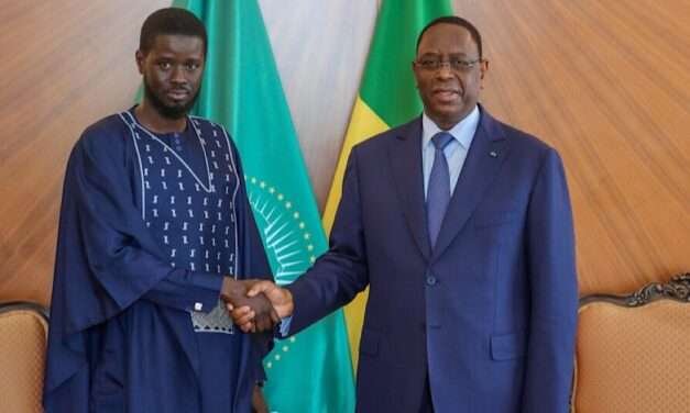 Macky Sall regressa ao Senegal e aterra no Aeroporto Léopold Sédar Senghor