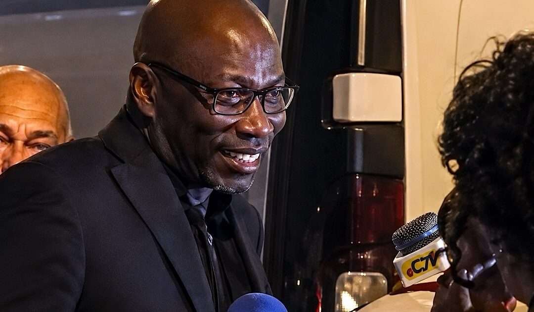 Domingos Simões Pereira chega a Lisboa mas promete voltar à Guiné-Bissau para continuar “combate”